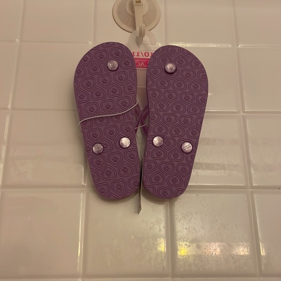 The Children Place peace sign flip flops, size 10/11, color purple - Picture 14 of 15